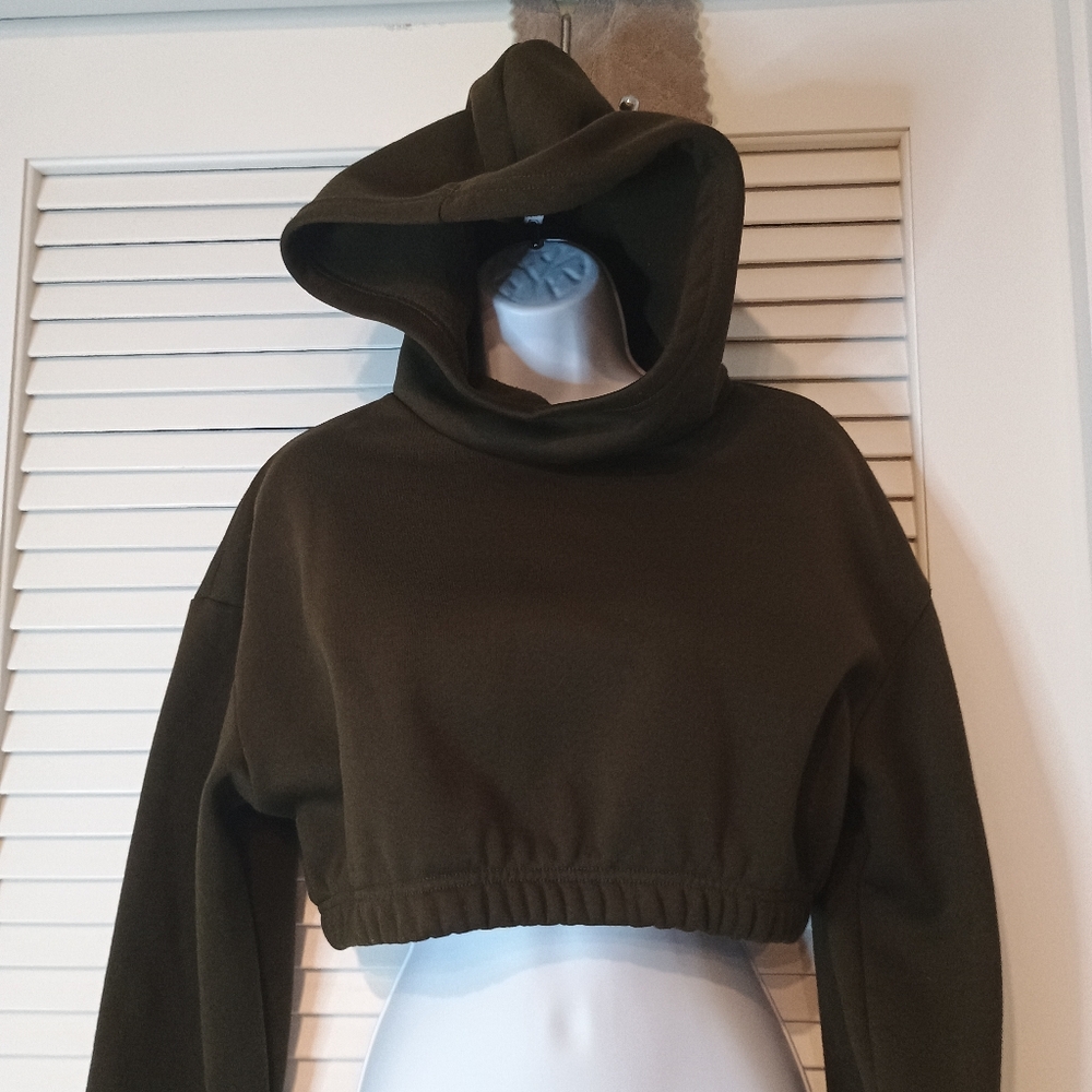 Active Wear Brown Cropped Warm Hoodie Size Large Unknown Brand